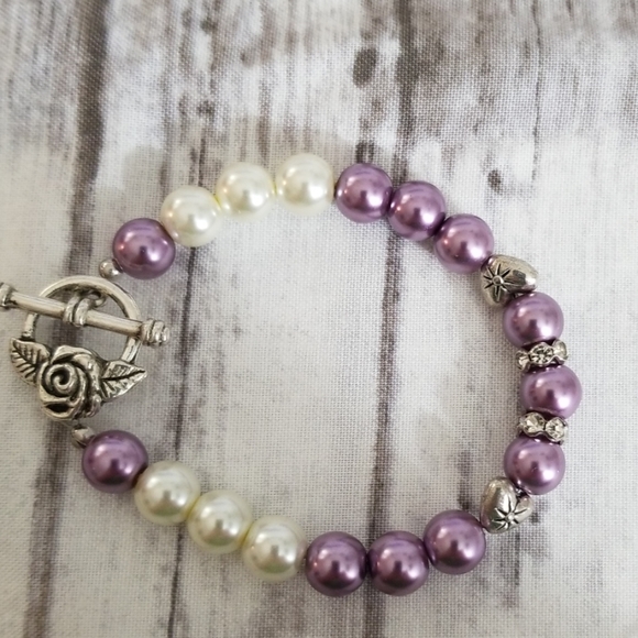 Pretty purple & white glass pearl bead bracelet - Picture 8 of 8